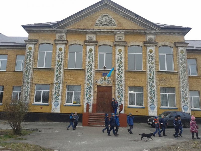 Капітальний  ремонт відмощення  у Васильківських загальноосвітніх школах №7 та №1.
