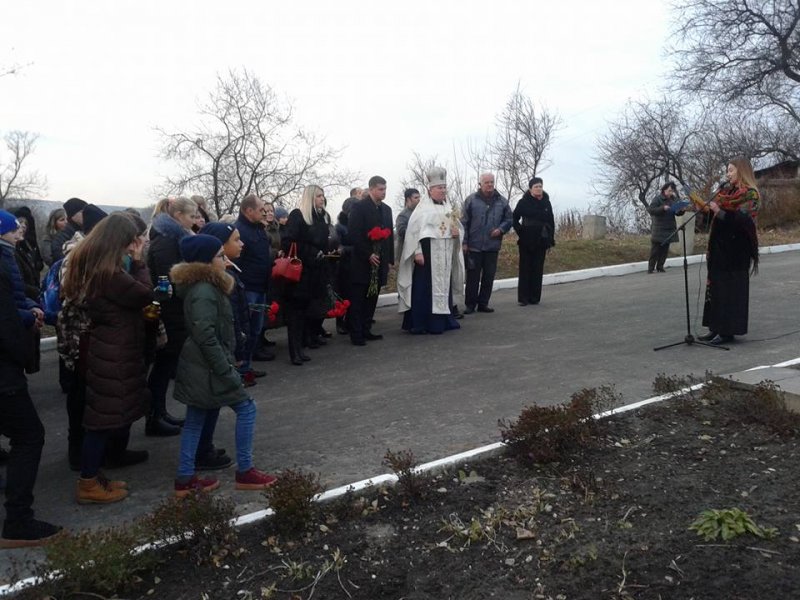 Мітинг-реквієм біля пам'ятного знаку жертвам Голодомору