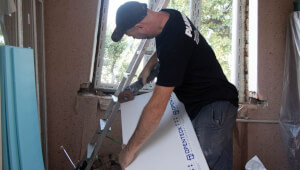 Місто Васильків витратить 2,4 млн гривень на заміну вікон в будинках, що зазнали атак росіян