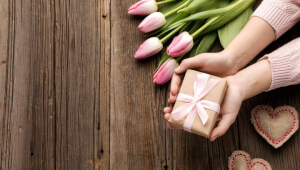 Ідеальний подарунок керівнику-жінці: як поєднати повагу та турботу